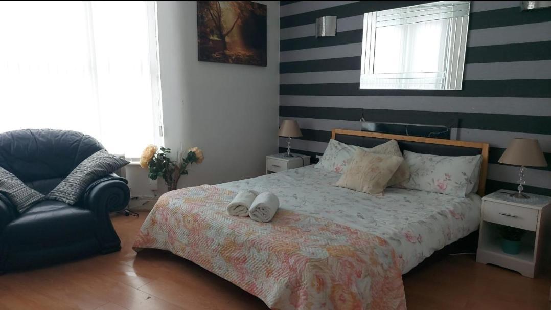 Spacious Double Room In Anfield リヴァプール エクステリア 写真