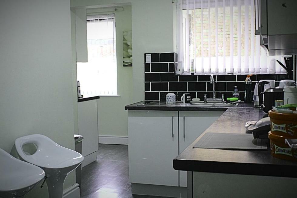 Spacious Double Room In Anfield リヴァプール エクステリア 写真